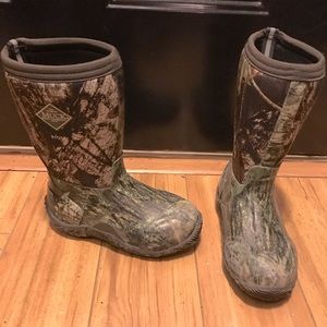 Kids size 12 Muck boots.  EUC
